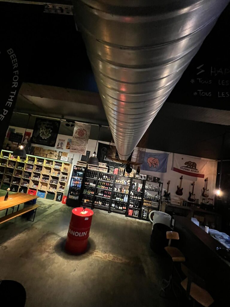 Rayon montrant les bières à intégrer dans les coffrets cadeau bières au Comptoir des Bières, cave et bar à bières à Besançon, École-Valentin et Châtillon-Le-Duc
